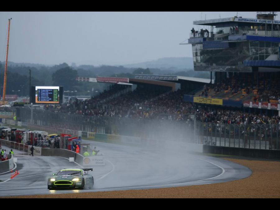  Aston Martin DBR9 Le Mans Winner 2007 года  (фото 8 из 21)